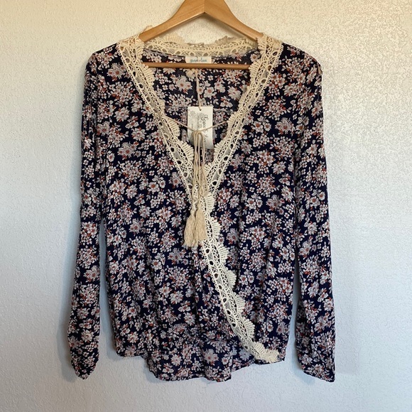 Grace & Lace Tops - NWT Grace & Lace Navy Blue Floral w/lace trim & tassels
